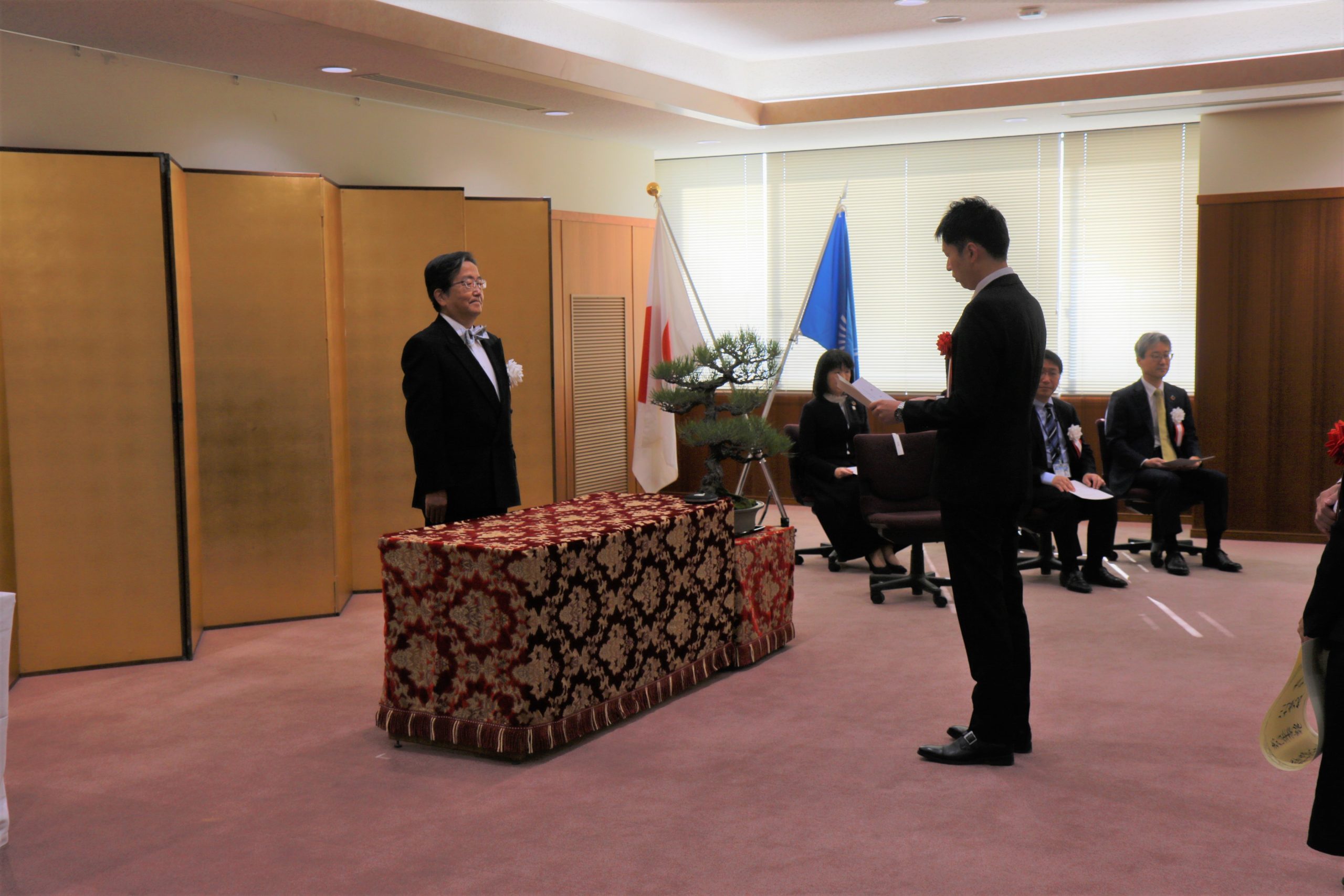 令和7年度岡山大学永年勤続者表彰状授与式が行われました